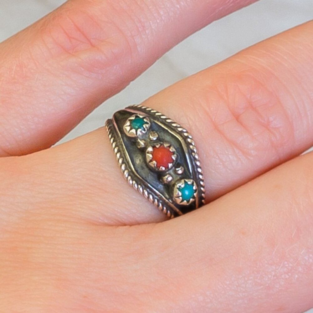 Sterling Silver Turquoise & Coral Trio Ring, Sz 5.5 — Southwest twist-wire - Picture 7 of 13